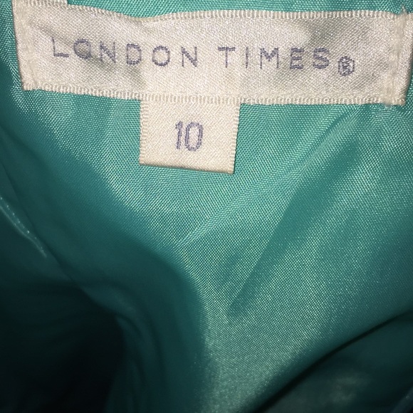 Dress - Picture 3 of 3